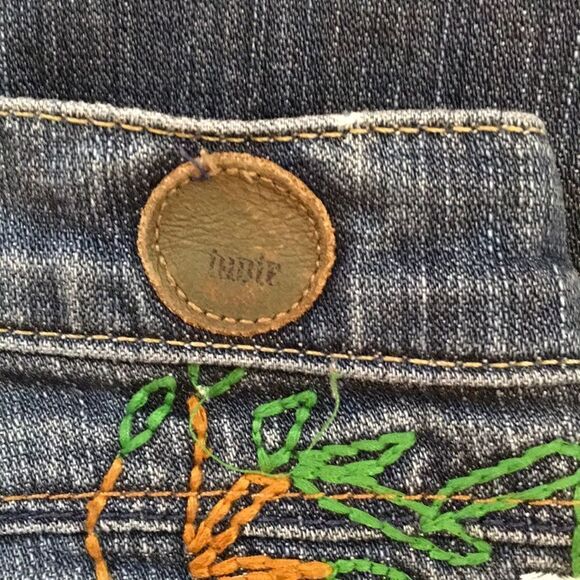 Indie Designs Flower Embroidered Stonewashed Jeans - rare find!!Size 28 Boho - Picture 10 of 11